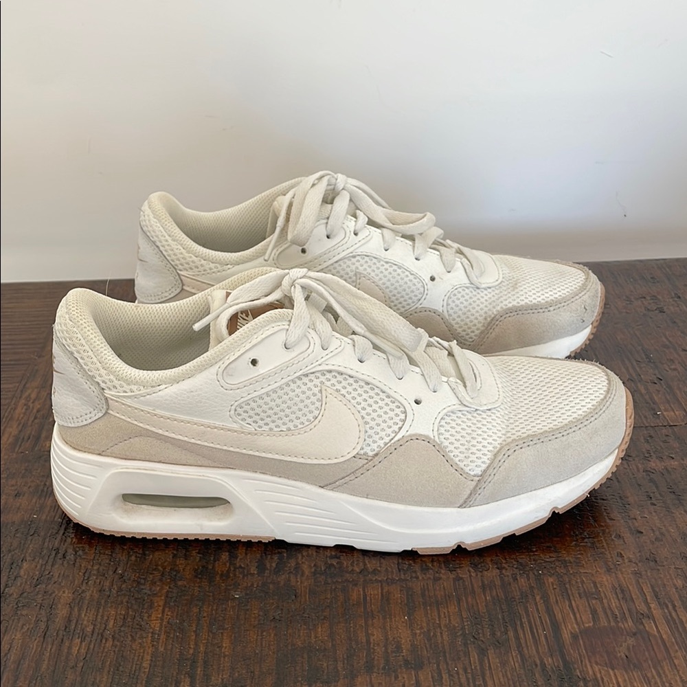 Nike Women's Air Max White Sneakers EUC Size 8.5